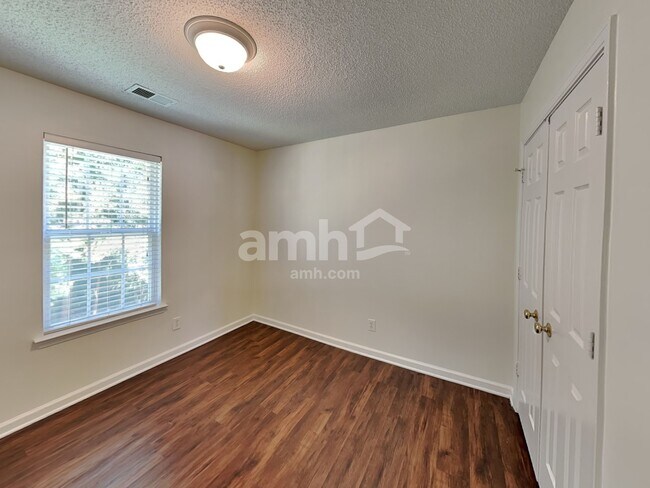 Building Photo - 183 Everett Park Dr