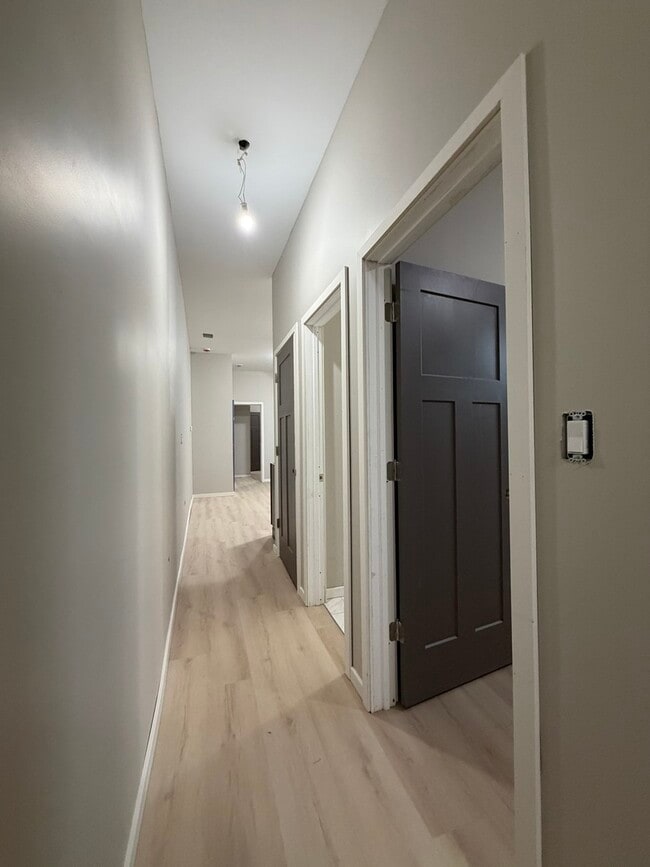 Building Photo - 22 N Pulaski Rd