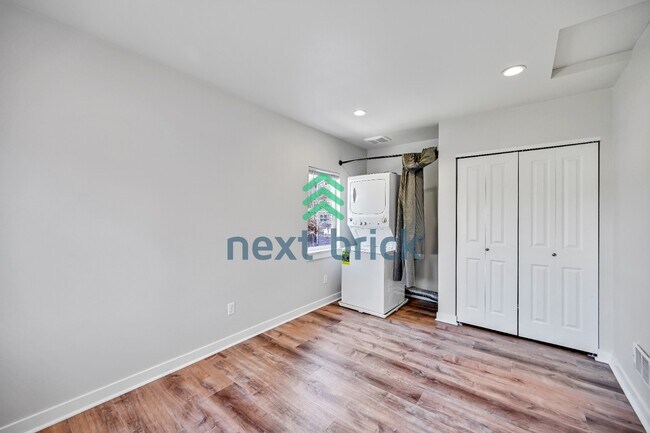 Building Photo - Charming 1-bedroom, 1-bathroom unit in Greenwood