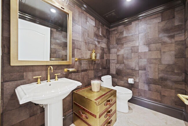 Building Photo - 200 E Palmetto Park Rd