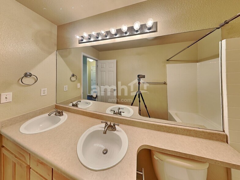 Building Photo - 20930 E 42nd Ave