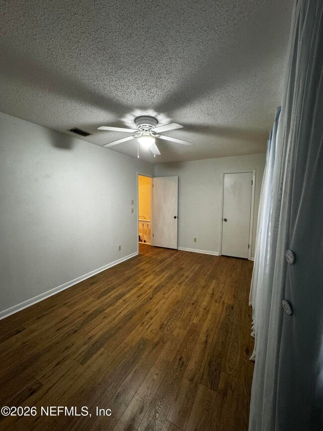 Building Photo - 12 Gln Fls Dr