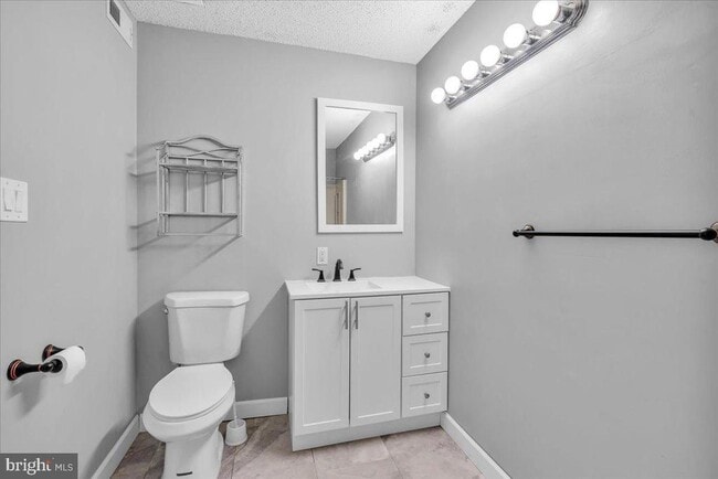 Building Photo - 5512B Aberdeen Dr