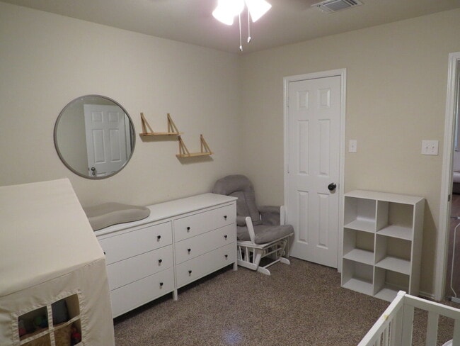 Building Photo - "Charming 3-Bedroom Home with Elegant Gran...
