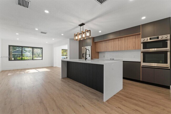 Building Photo - 1516 SW 30th Terrace