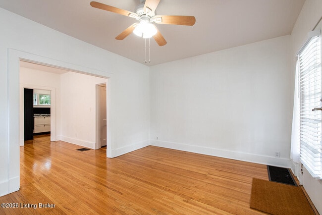 Building Photo - 2032 Lakeside Dr