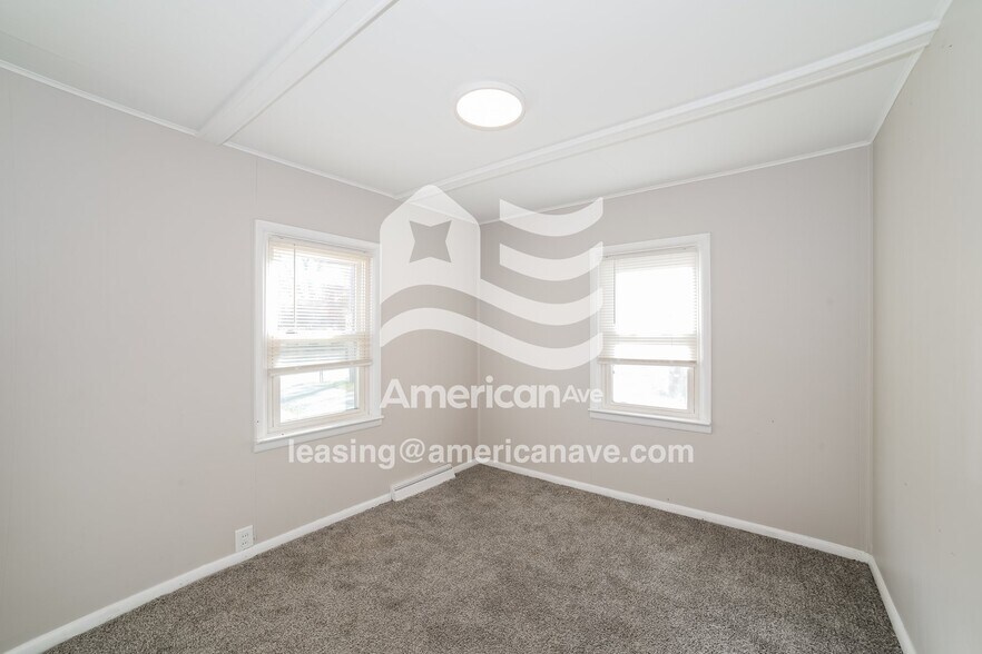 Building Photo - 2227 N Northcrest Dr