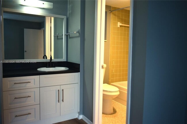 Building Photo - 9450 Live Oak Pl