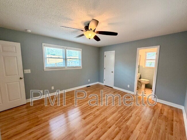 Building Photo - 1727 Sandra Dr