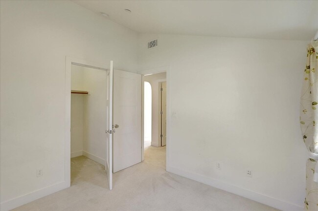 Building Photo - For Rent: Spacious 4BR/3.5BA Newer Home in...