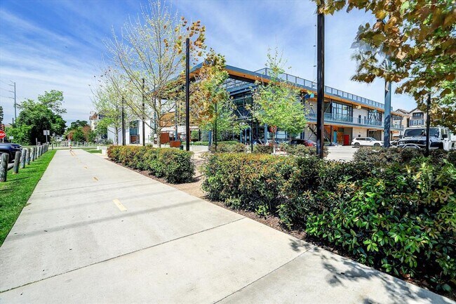 Building Photo - 2203 Rutland St