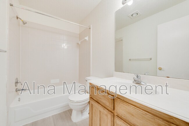 Building Photo - 1405 Gainsborough Way
