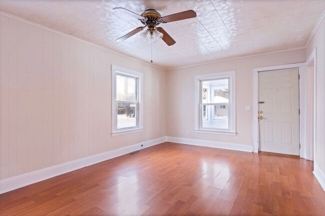 Building Photo - Charming 2 Bedroom, 1 Bath Home on Niagara – Clean, Cozy & Move-In Ready!