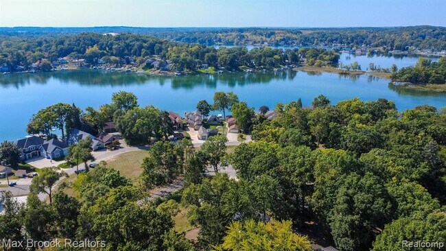 Building Photo - 4120 Lotus Dr