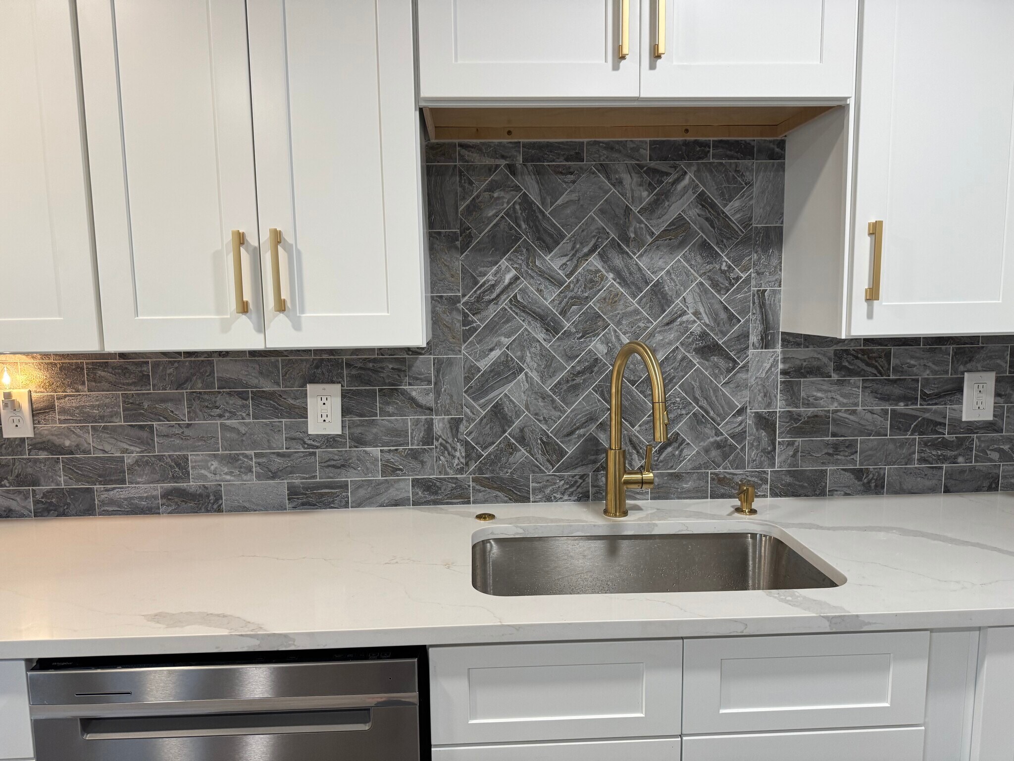 Kitchen - 115 E Sycamore Rd