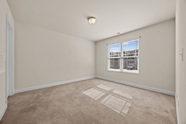Building Photo - RENT THIS TWO BEDROOM UNIT FOR REDUCED RENTAL RATE!