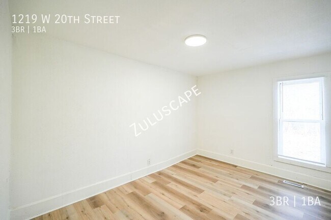 Building Photo - 1219 W 20th St