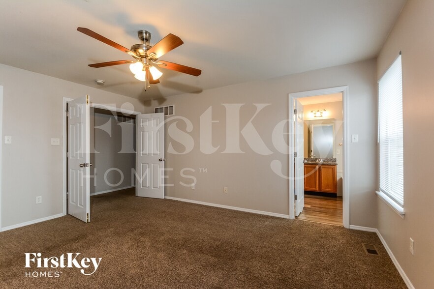 Building Photo - 14 Rivermeadows Dr