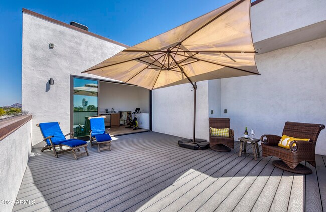 Building Photo - 540 W Mariposa St