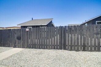 Building Photo - Newly Renovated!  Move-In Today!