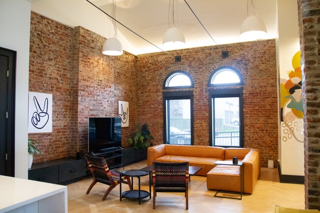 Building Photo - 1604 6th Ave N