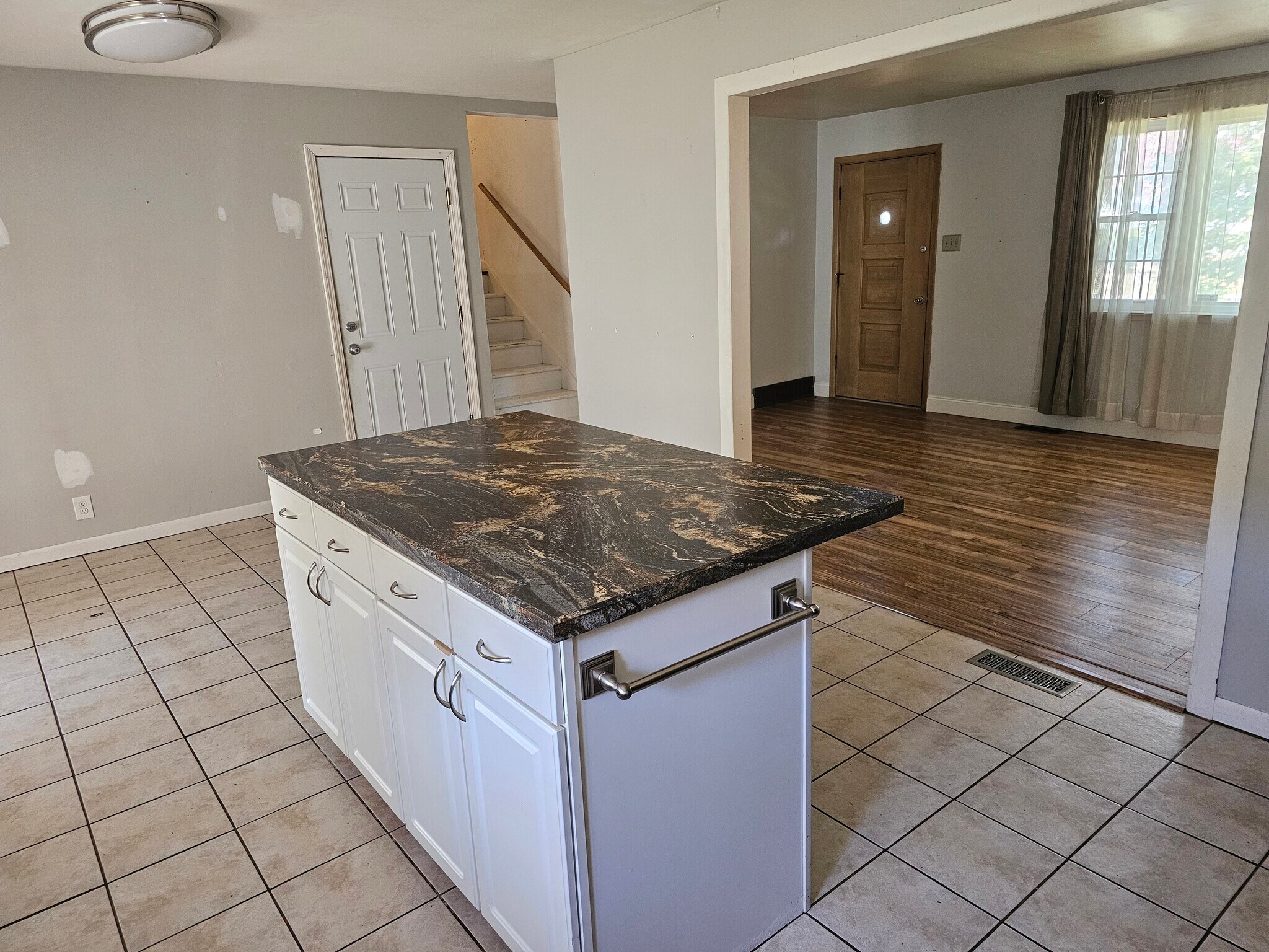 Building Photo - 3636 Reavis Barracks Rd