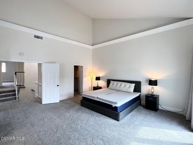 Building Photo - 3121 E Hillcrest Dr