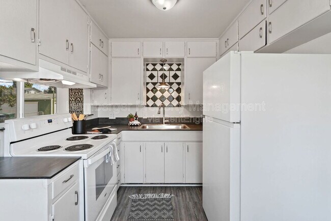 Building Photo - 503 E Joseph Ave