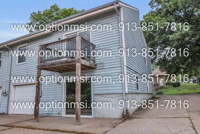 Building Photo - **Spacious 2-Bedroom Duplex in a Cul-de-Sac!**