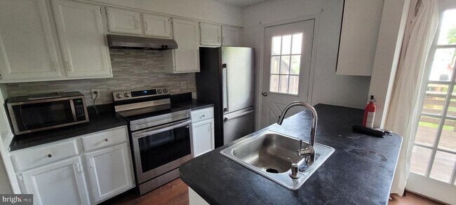 Building Photo - 262 Liberty Dr