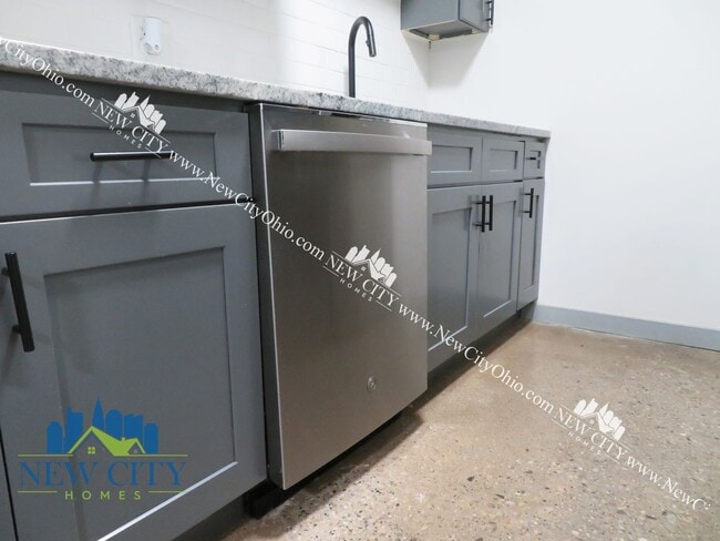 Building Photo - 2085 Building - New Rennovated 1 & 2 bedrooms starting at $989!