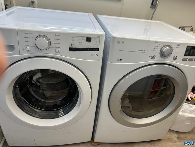 Building Photo - 136 Goldenrod Ct