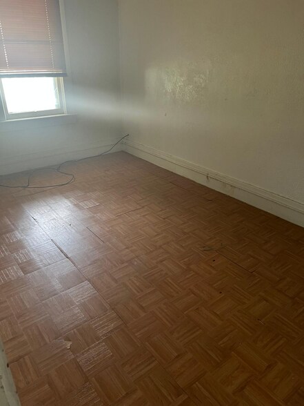 Primary Photo - 419-421-421 Vrooman Ave