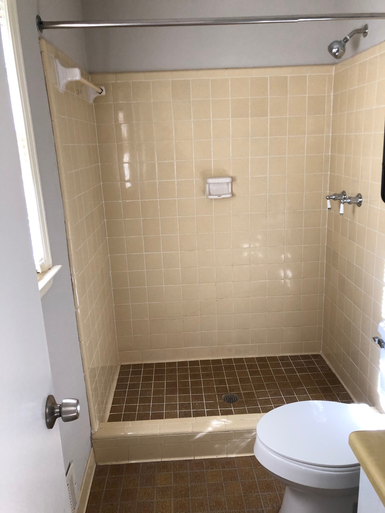 Building Photo - 1015 Eastview Rd NE