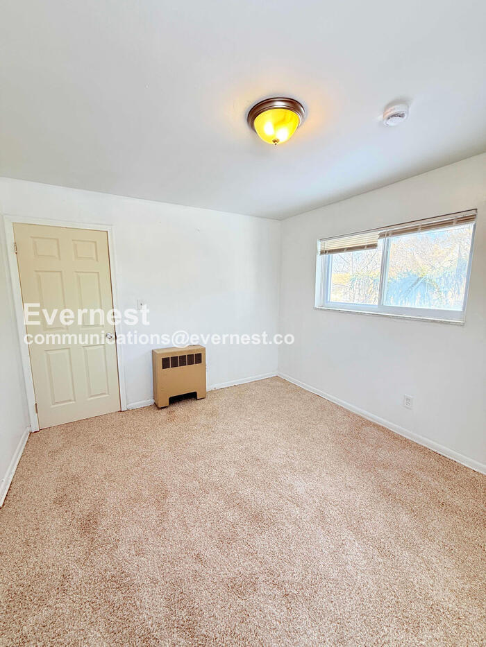 Building Photo - 15601 Schoolcraft Rd