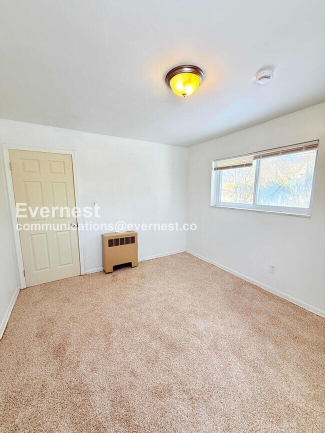 Building Photo - 15601 Schoolcraft Rd