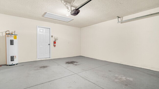 Building Photo - Single Story 3 bedroom 2 bathroom rental h...