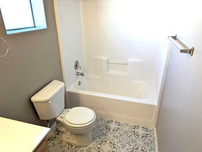 Building Photo - 8074 W Beck Ln