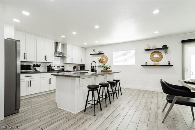 Building Photo - 1913 Birch St