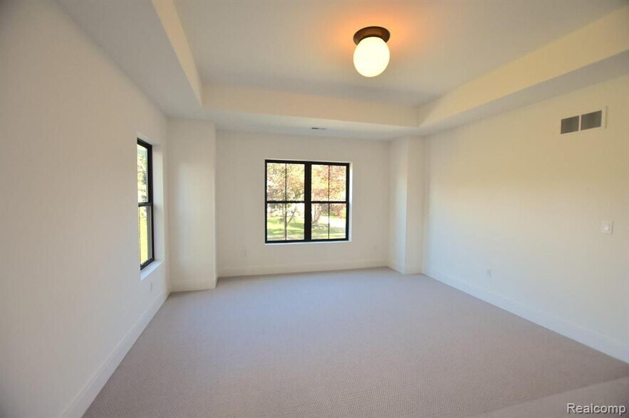 Building Photo - 887 Redding Rd