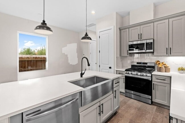 Building Photo - 2625 Paul Quinn St