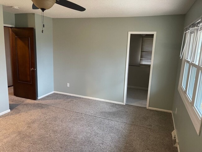 Building Photo - Executive home for rent! Excellent locatio...