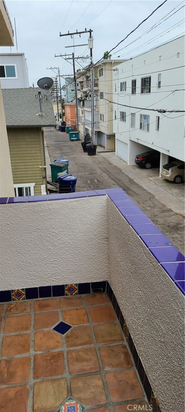 Building Photo - 828 5th St