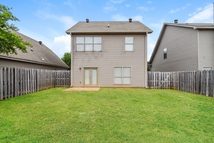 Building Photo - 449 Park Lake Dr