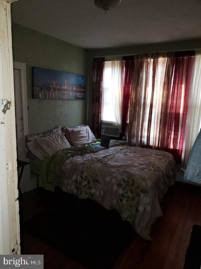 Building Photo - 1925 N Myrtlewood St