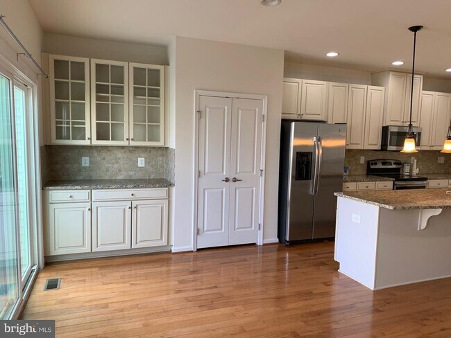 Building Photo - 9022 Randolph Cir