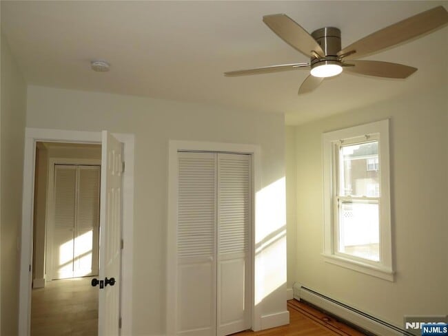 Building Photo - 8 Louis St