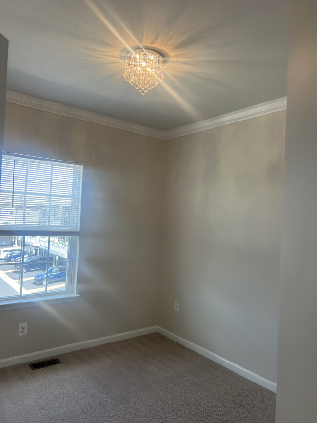 Building Photo - 1833 Sag Harbor Ln