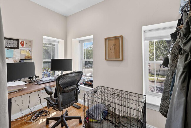 Building Photo - 660 Morton Pl NE