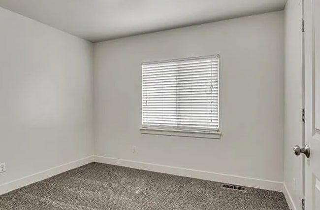 Building Photo - 930 1490 N